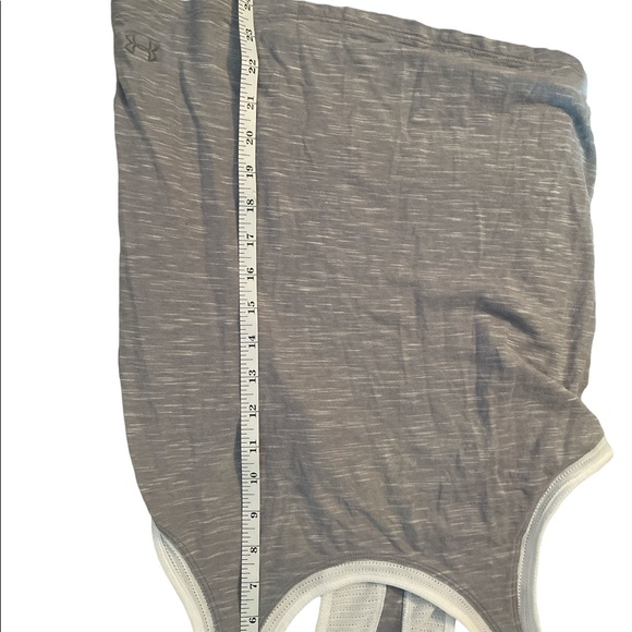 Under Armour Gray & White Women’s Racerback Loose Sleeveless Tank Top XS - Picture 6 of 9